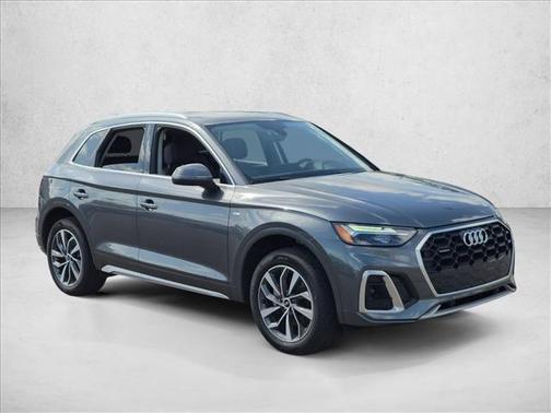 Daytona Gray Pearl Effect 2023 Audi Q5 45 S line Premium