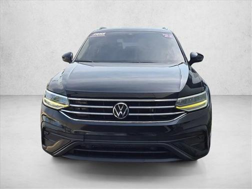 Deep Black Pearl 2022 Volkswagen Tiguan 2.0T SE