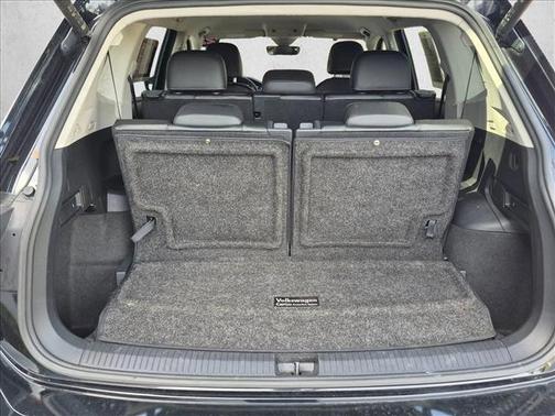 Deep Black Pearl 2022 Volkswagen Tiguan 2.0T SE