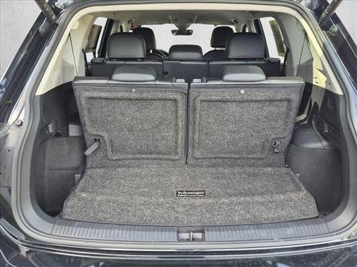 Deep Black Pearl 2022 Volkswagen Tiguan 2.0T SE