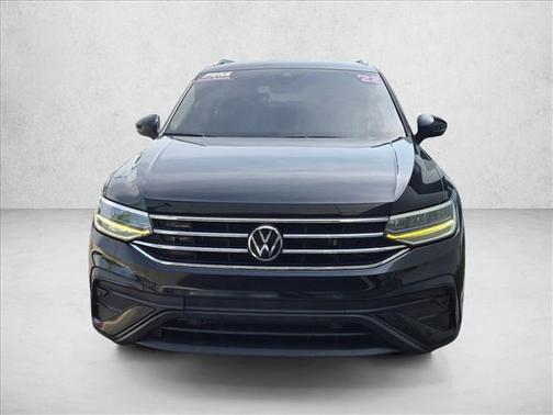 Deep Black Pearl 2022 Volkswagen Tiguan 2.0T SE