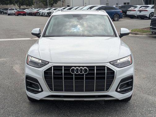 Glacier White Metallic 2023 Audi Q5 40 Premium