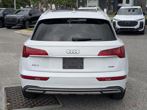 Glacier White Metallic 2023 Audi Q5 40 Premium