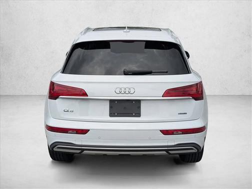 Glacier White Metallic 2023 Audi Q5 40 Premium