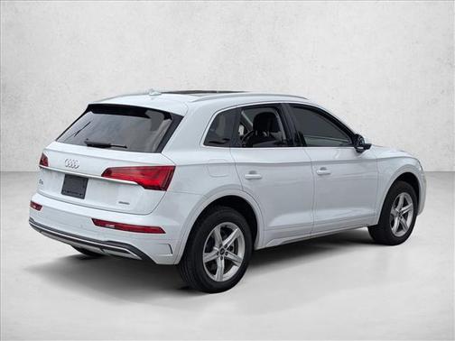Glacier White Metallic 2023 Audi Q5 40 Premium
