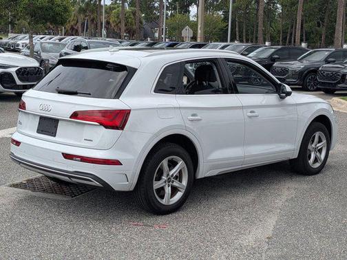 Glacier White Metallic 2023 Audi Q5 40 Premium