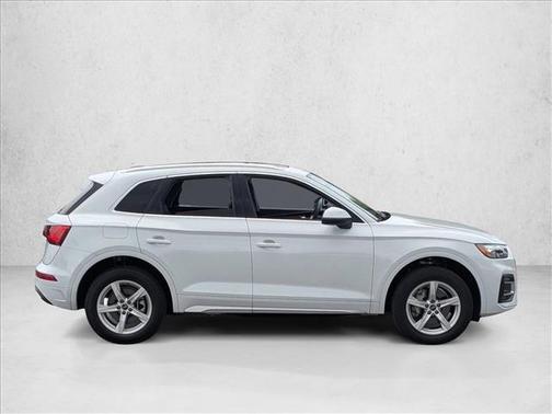 Glacier White Metallic 2023 Audi Q5 40 Premium