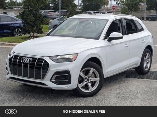 Glacier White Metallic 2023 Audi Q5 40 Premium