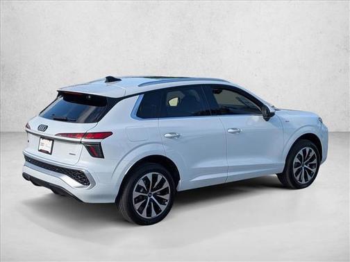 Glacier White Metallic 2026 Audi Q3 TFSI quattro S tronic
