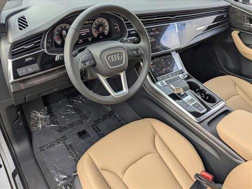 Glacier White Metallic 2026 Audi Q7 55 Premium