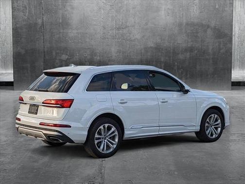 2025 Audi Q7 55 Premium Plus