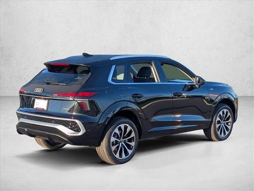 Mythos Black Metallic 2026 Audi Q3 TFSI quattro S tronic