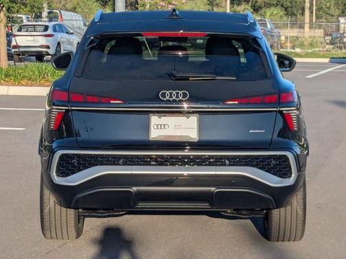 Mythos Black Metallic 2026 Audi Q3 TFSI quattro S tronic
