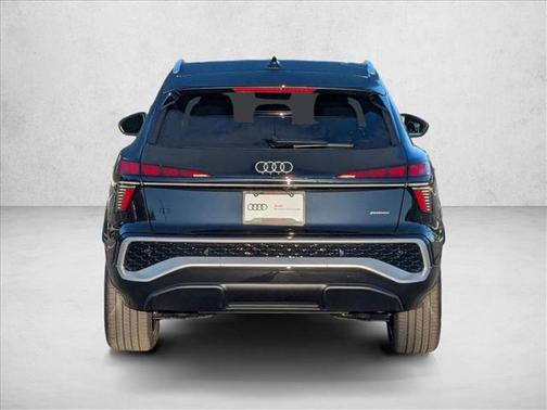 Mythos Black Metallic 2026 Audi Q3 TFSI quattro S tronic