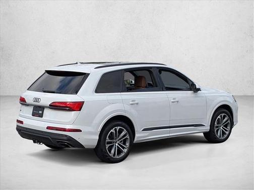 2025 Audi Q7 45 Premium Plus
