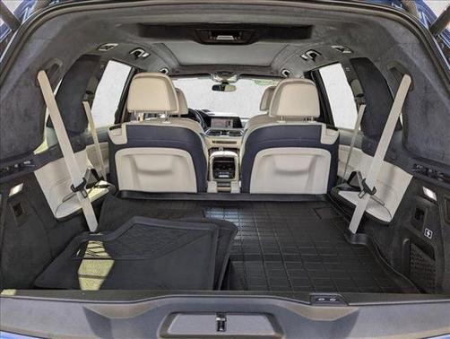 2022 BMW X7 M50i