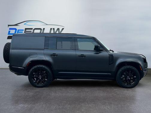 2024 Land Rover Defender 130 P400 Outbound