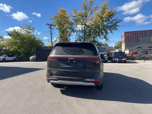 2024 Kia Carnival LX