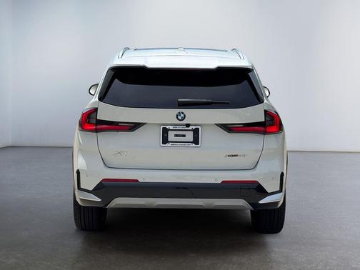 Alpine White 2026 BMW X1 xDrive28i