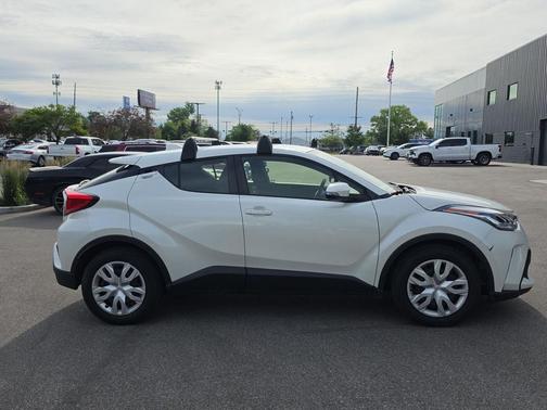 Blizzard Pearl 2021 Toyota C-HR LE