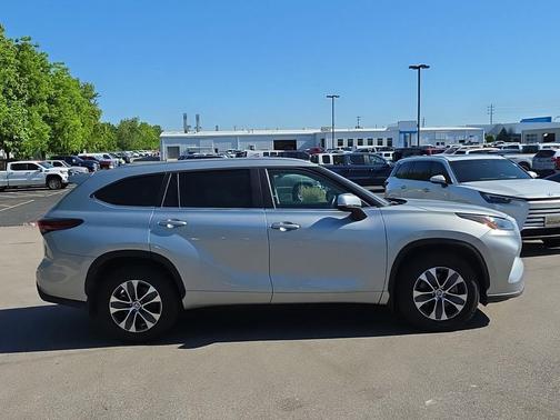 2024 Toyota Highlander XLE