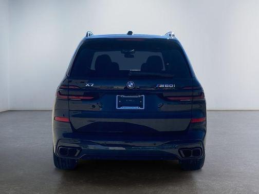 2025 BMW X7 M60i