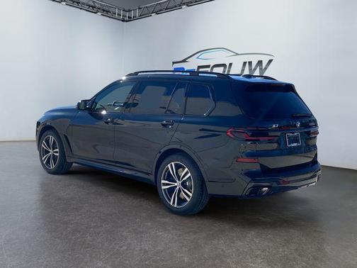 2025 BMW X7 M60i