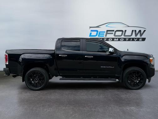 Onyx Black 2022 GMC Canyon Denali