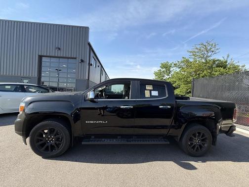 Onyx Black 2022 GMC Canyon Denali