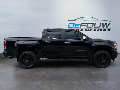 Onyx Black 2022 GMC Canyon Denali