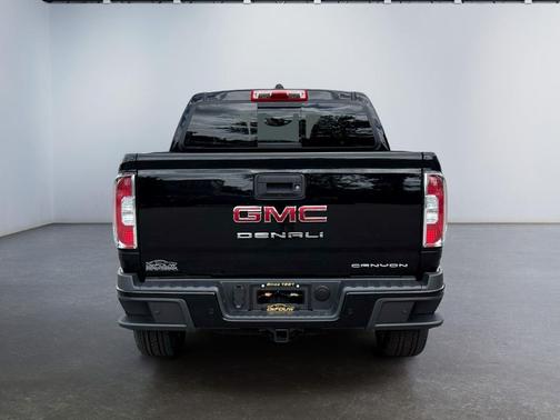 Onyx Black 2022 GMC Canyon Denali