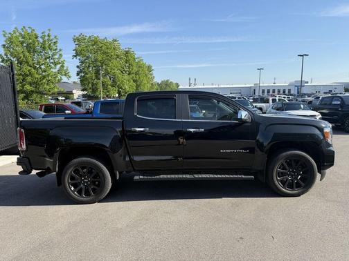 Onyx Black 2022 GMC Canyon Denali