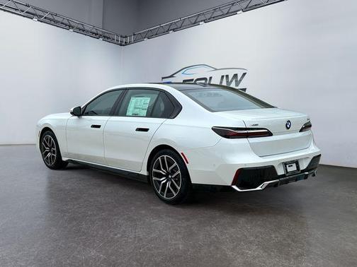 2025 BMW 740 i xDrive