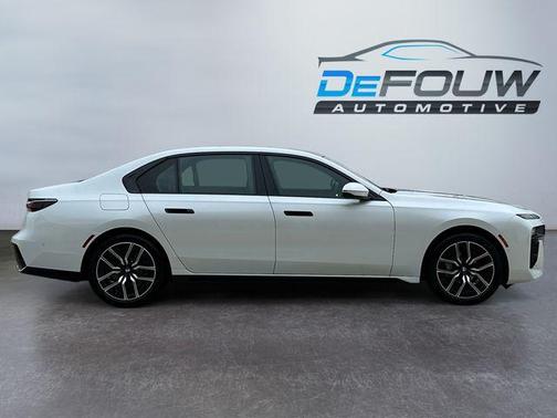 2025 BMW 740 i xDrive