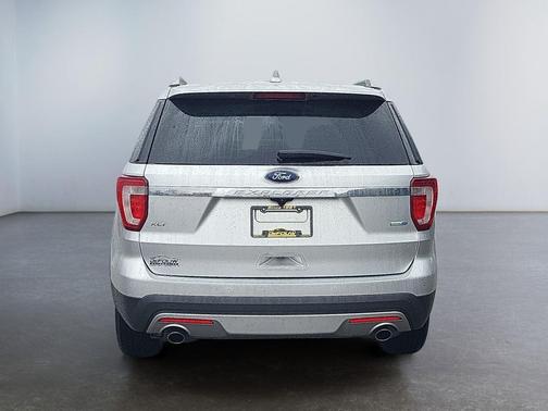 Ingot Silver Metallic 2016 Ford Explorer XLT