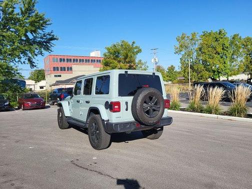 2023 Jeep Wrangler 4-Door Sahara Altitude 4x4
