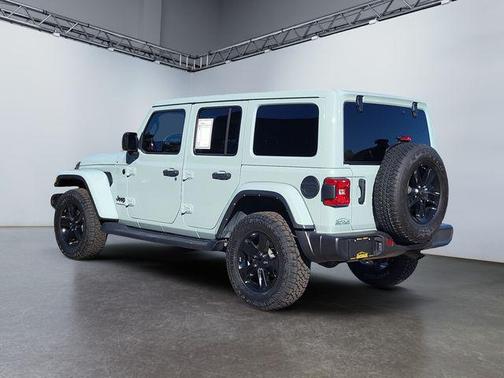 2023 Jeep Wrangler 4-Door Sahara Altitude 4x4