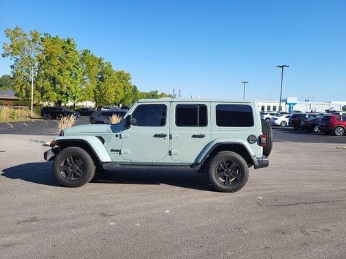 2023 Jeep Wrangler 4-Door Sahara Altitude 4x4