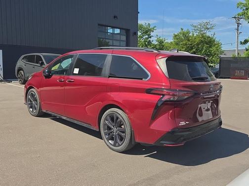 2022 Toyota Sienna XSE 7 Passenger