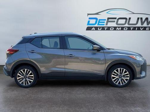 2022 Nissan Kicks SV