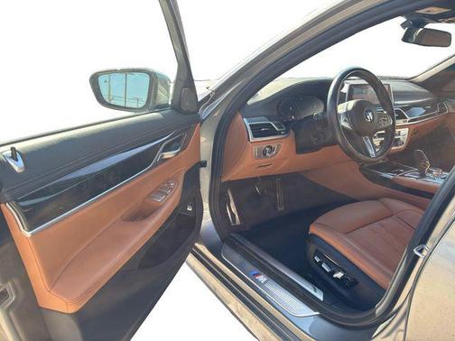 2021 BMW 750 i xDrive