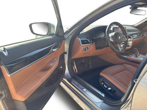 2021 BMW 750 i xDrive