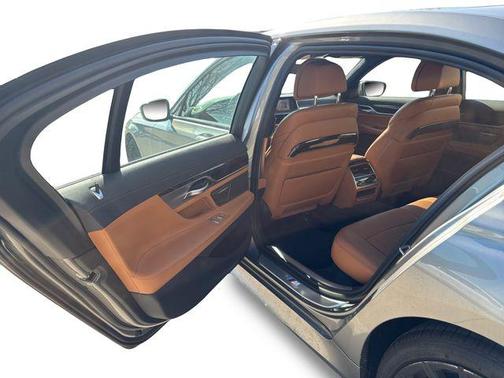 2021 BMW 750 i xDrive