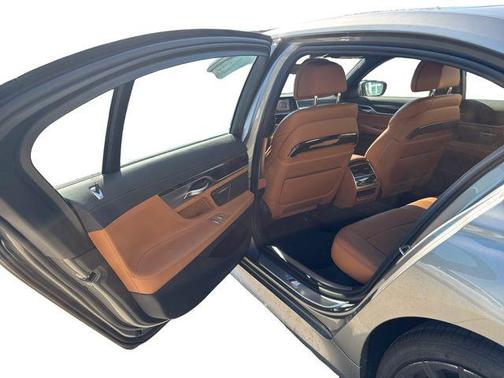 2021 BMW 750 i xDrive