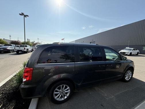 Granite Pearlcoat 2018 Dodge Grand Caravan SXT