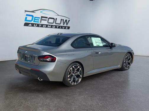 2025 BMW 230 i xDrive