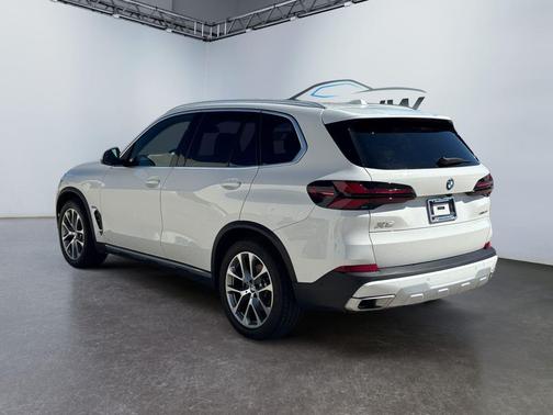 Alpine White 2024 BMW X5 xDrive40i