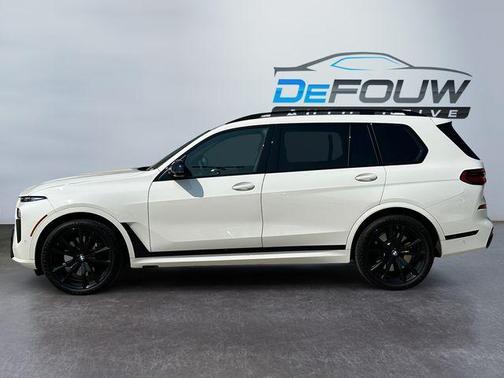 2023 BMW X7 M60i