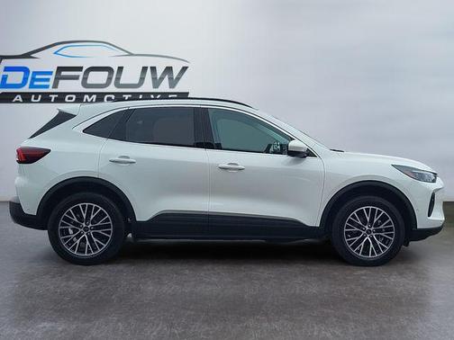 2024 Ford Escape PHEV SE