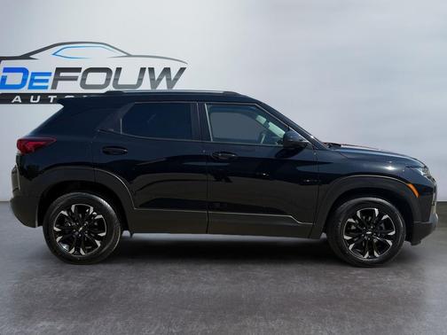 Mosaic Black Metallic 2023 Chevrolet Trailblazer LT